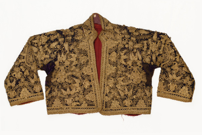 Velvet sleeved jacket ornamented with terzidiko gold embroidery