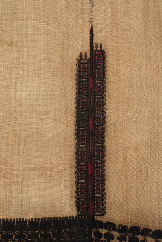 Seam of the lagioli (gore), detail of the decoration with black and dark coloured silk outradhes