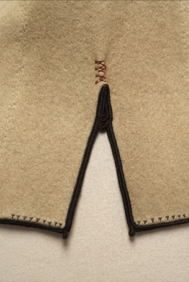 Lagioli, bottom opening and embroidery at the basis