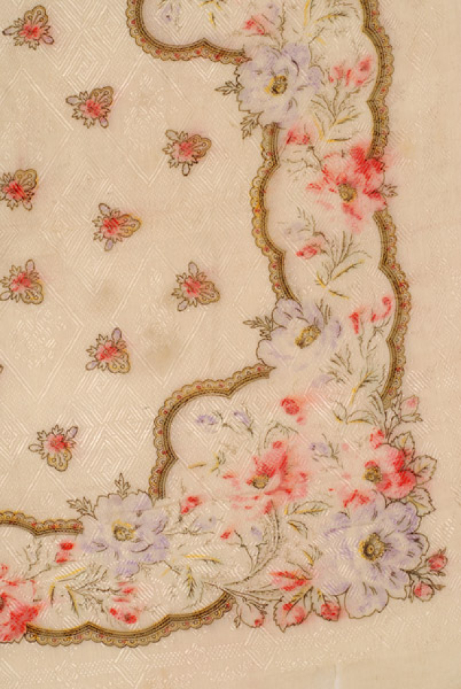 Detail of the embellished and imprinted decoration, corner of the edging, which frames the vegetal motifs