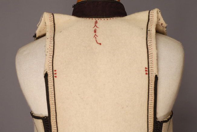 Embroidery at the back: under the collar up to the embroidered joint