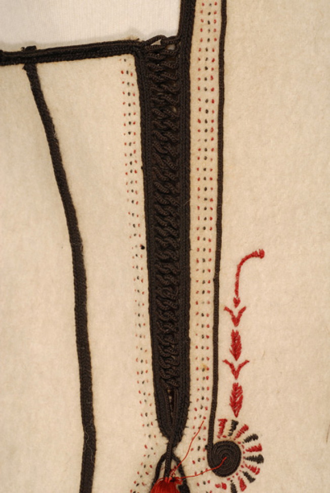 Embroidery at the back: embroidered joint