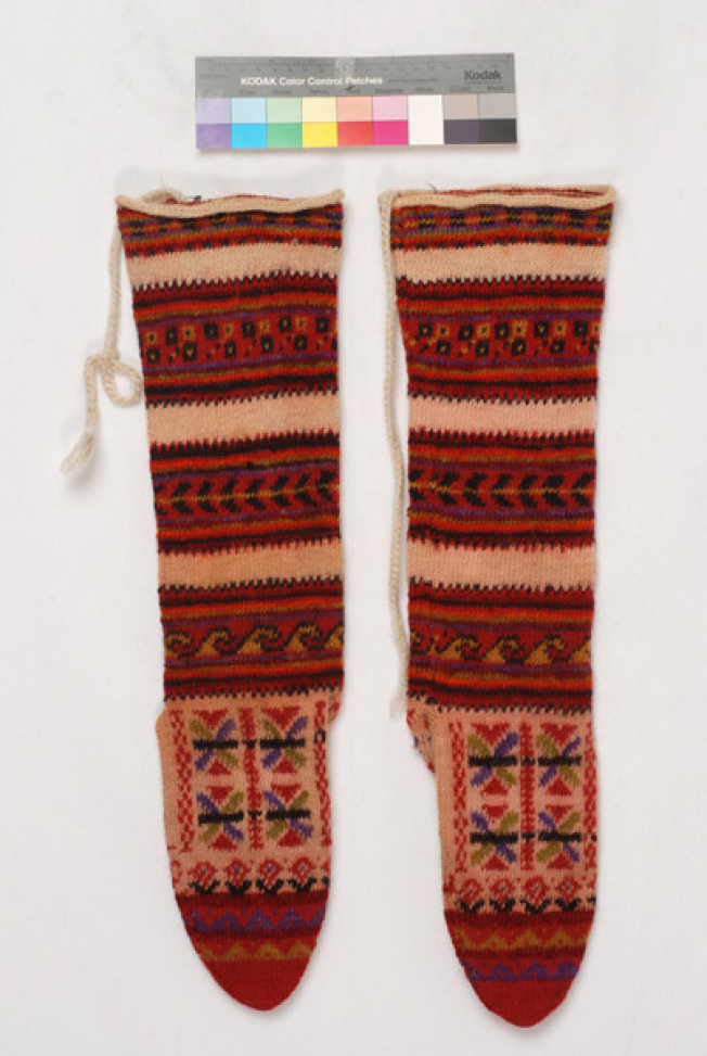 Τσουράπια, μάλλινες κάλτσες από τα Άλωνα Φλώρινας
