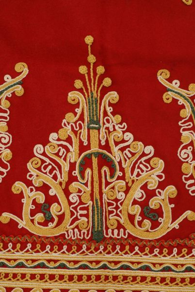 Detail of the central, stylized, vegetal motif