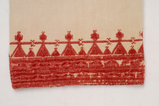 Kolonato chemise, embroidery of the sleeve
