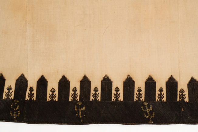 Embroidery of the back "mana"