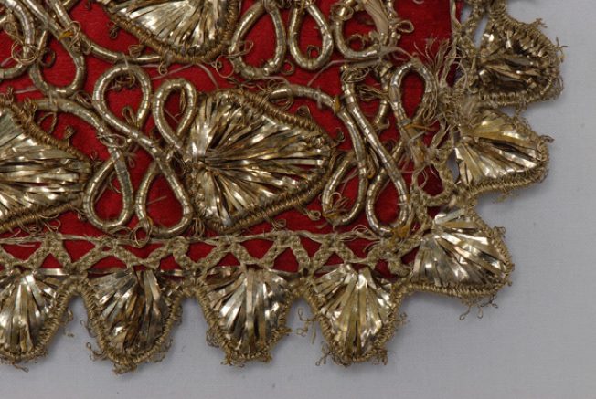Applique gold lace