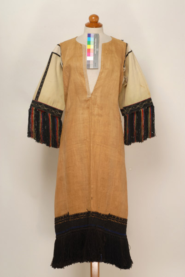 Linen chemise, embroidered with black threads and few blue 