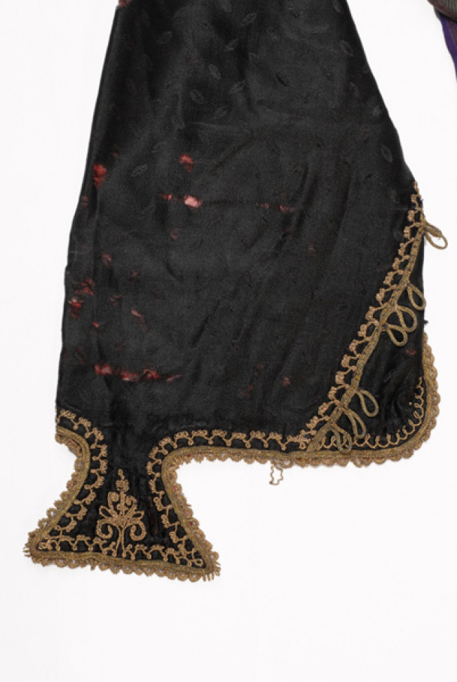 Limba (edge of the sleeve), detail of the decoration with gold embroidery