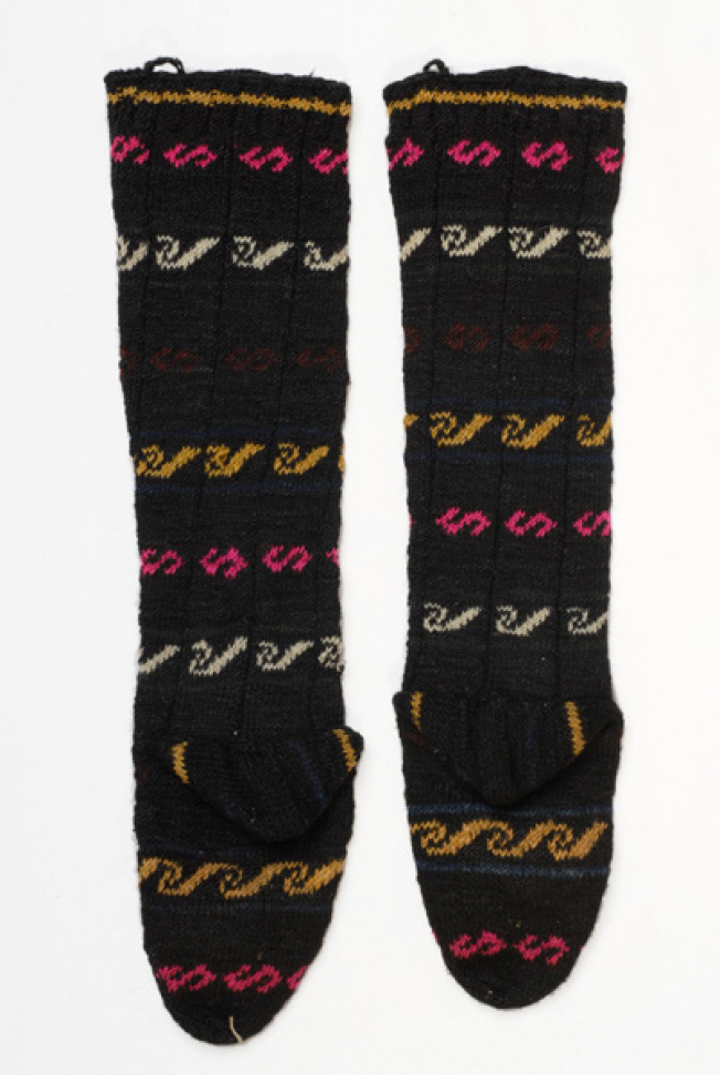 Sarakatsanian stockings, back
