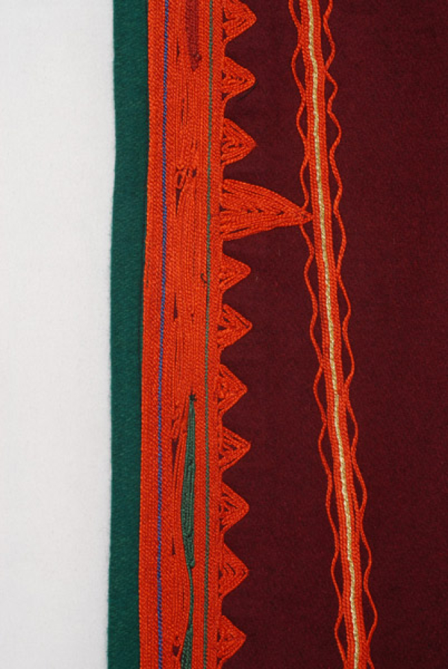 Λεπτομέρεια περιφερειακής διακόσμησης με μονόχρωμα ντουγαδάκια