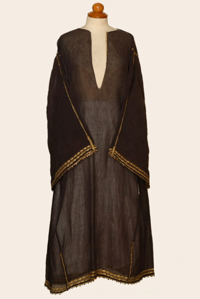Kremizi, festive chemise from Trikeri