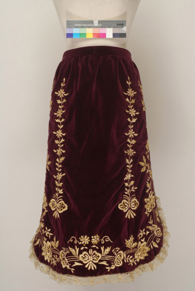 Velvet apron with embroidery at the frame