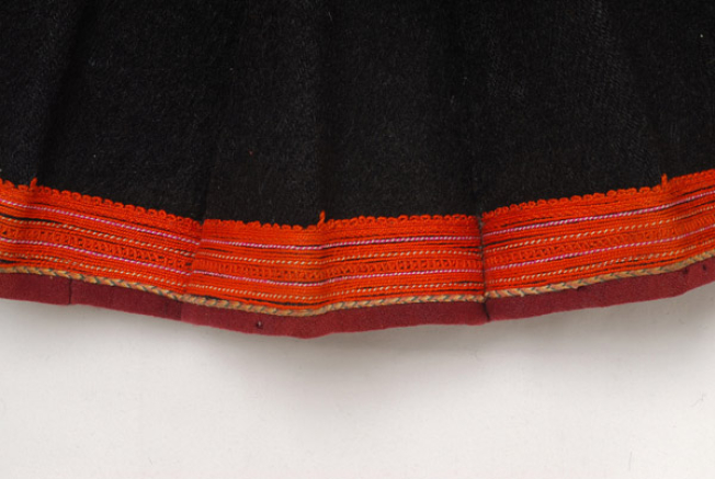 Detail of the applique decoration at the border