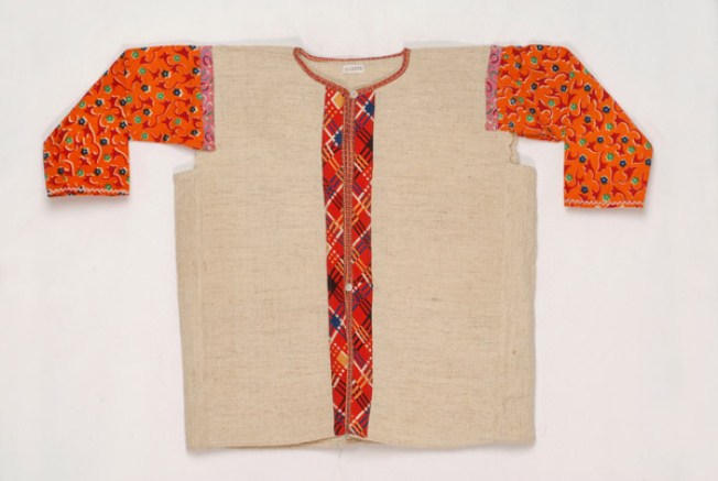 Fanella made of woollen woven of the loom with applique fanellomanika made of coloured flannel 