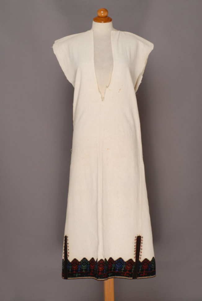 Bridal mesaio pokamisso, embroidered at the border with colouful silk threads