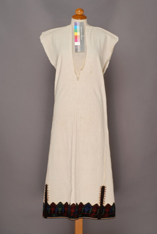 Bridal mesaio pokamisso, embroidered at the border with colouful silk threads