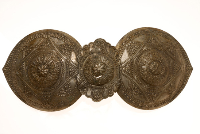 Asimozounaro, silver forged buckles with an embossed decoration