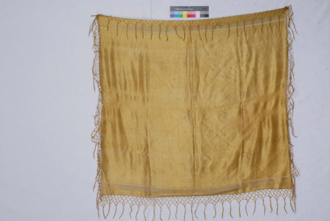 Kerchief worn around the waist with fringed edge