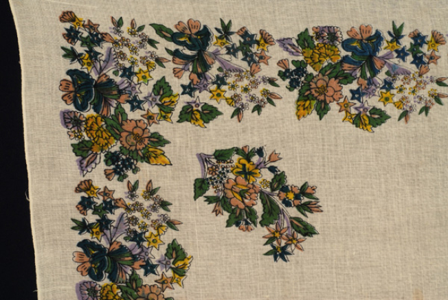 Head kerchief corner