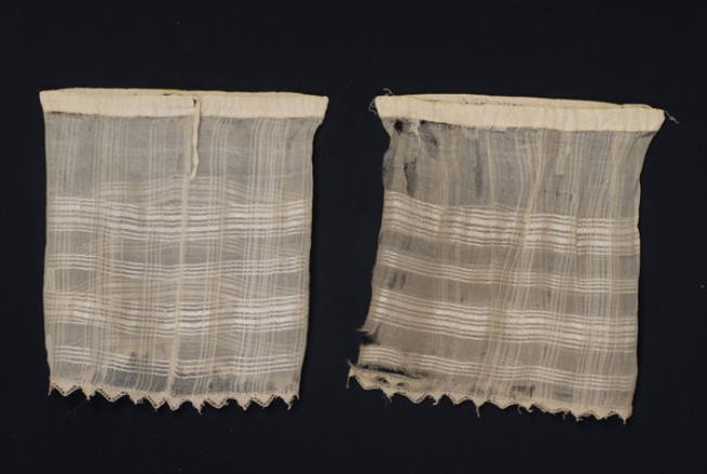 Pair of undersleeves