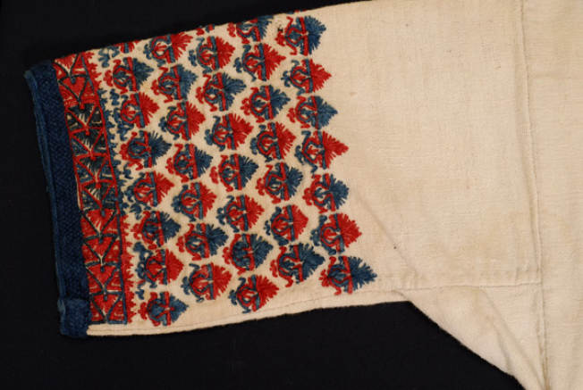 Embroidery of the sleeve