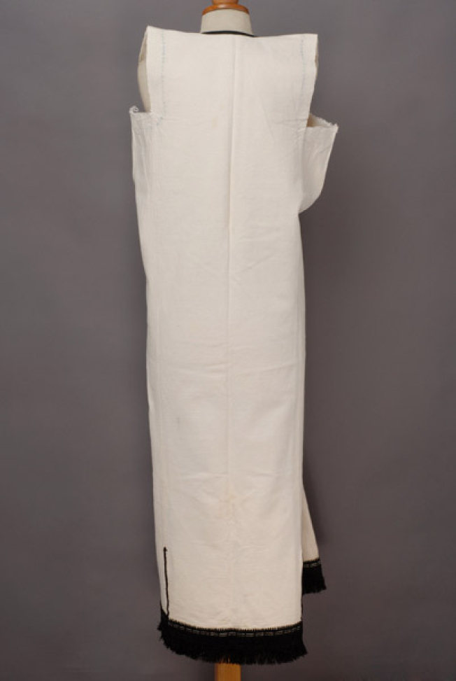 Cotton white chemise, back