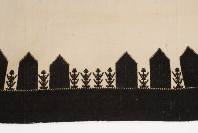 Embroidery at the front "mana"