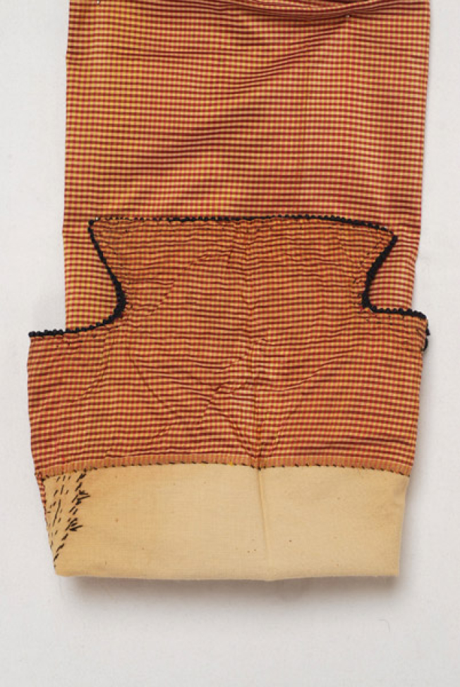 Gizi, part on the inside of the sleeve lined with alatzas