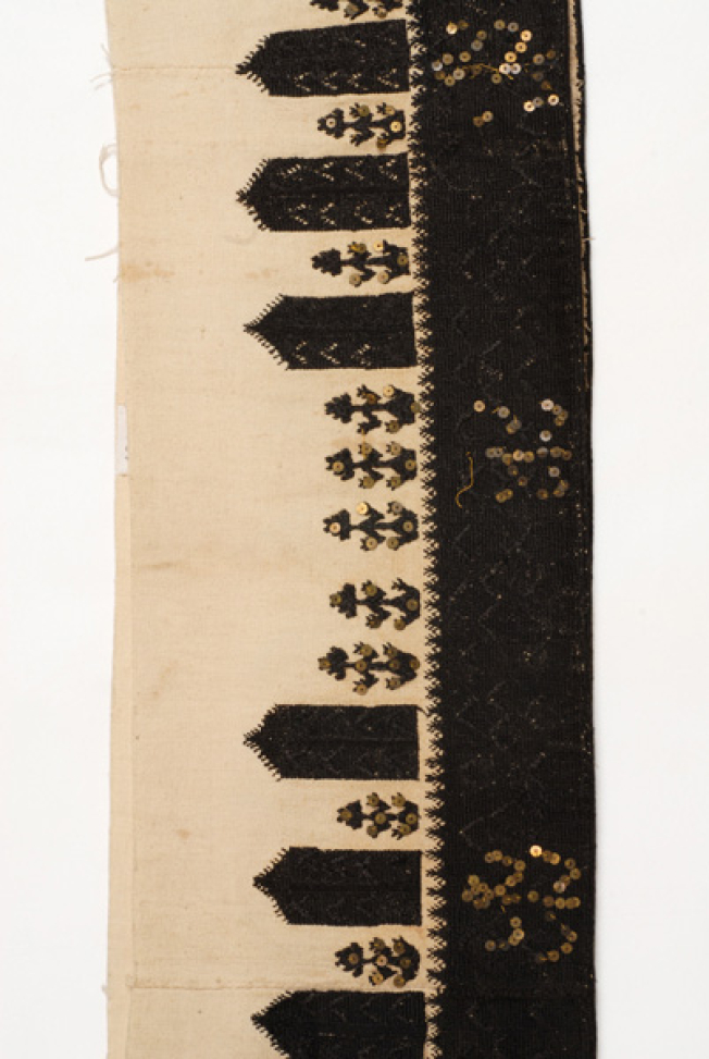 Embroidery at the front "mana"