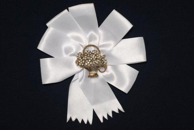 Fliogkos with egkolfi, breast pin