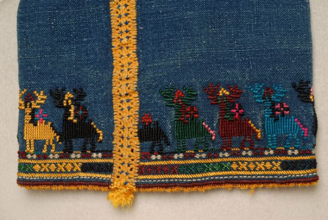 Detail of the embroidered sleeve decoration: horizontal rows and mertza at the joint that ends in a small tassel