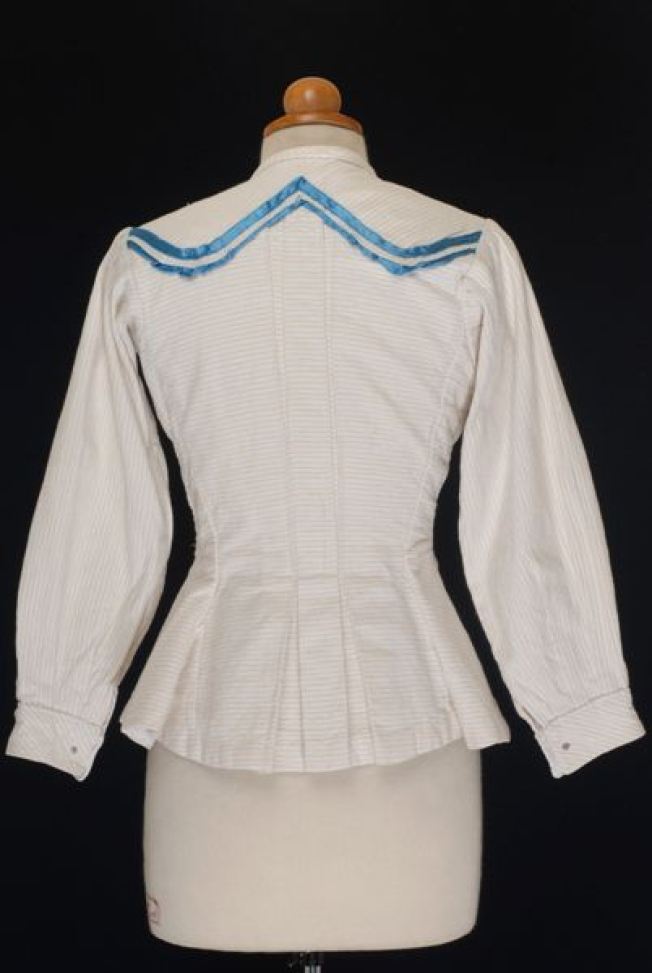 Polka (sleeved jacket), back