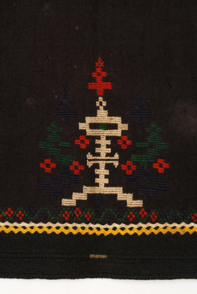 Apron embroidery