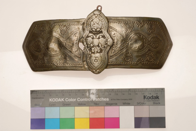 Hammered gilt buckle with embossed decoration