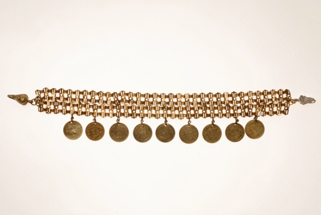 Flouria me tin kadena, head ornament comprising of two articulated rows of gold plated chains and nine fake gold plated coins 