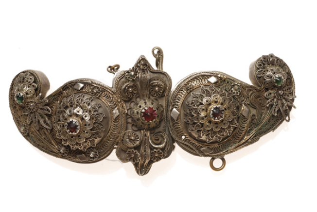 Gilded buckle with wiry multi-leafed rosettes and coloured glass stones 