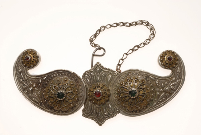Silver forged buckle with wiry multi-leafed rosettes and coloured glass stones 