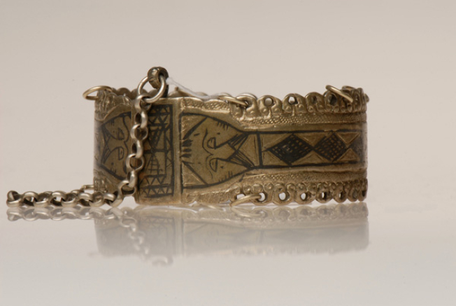 Gold-plated beletziki with engraved decoration crafted with black "savati" (kind of enamel)