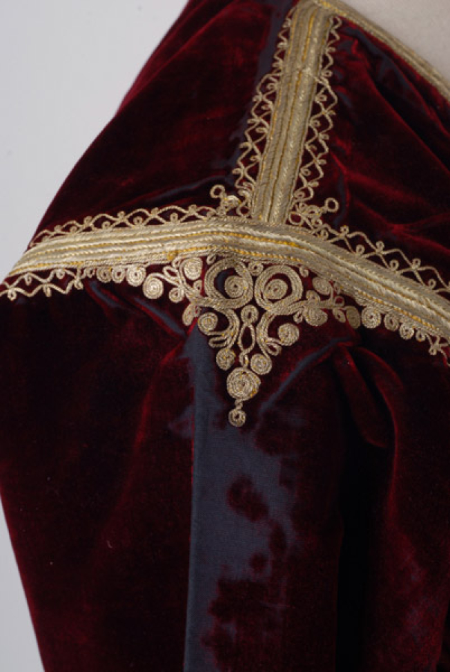 Terzidiki decoration of the shoulder