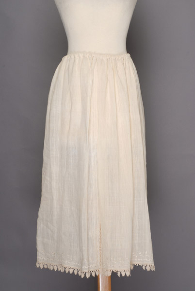 Missofori (hand-loomed petticoat), costume accessory of Psara