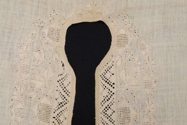 Plastron neckline