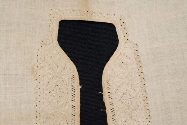 Plastron neckline