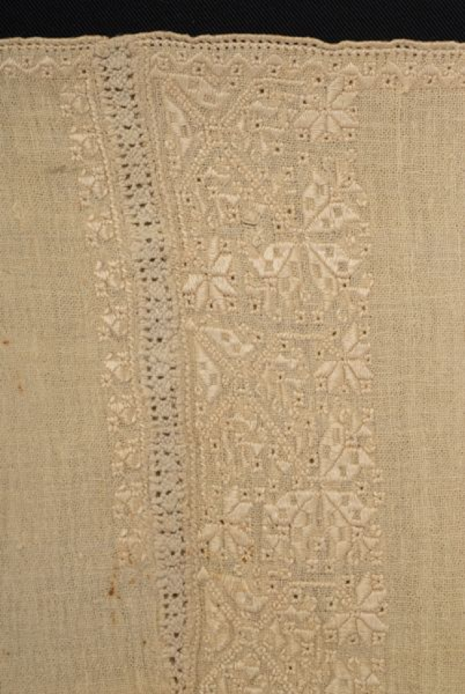 Lower part of the seam embroidery