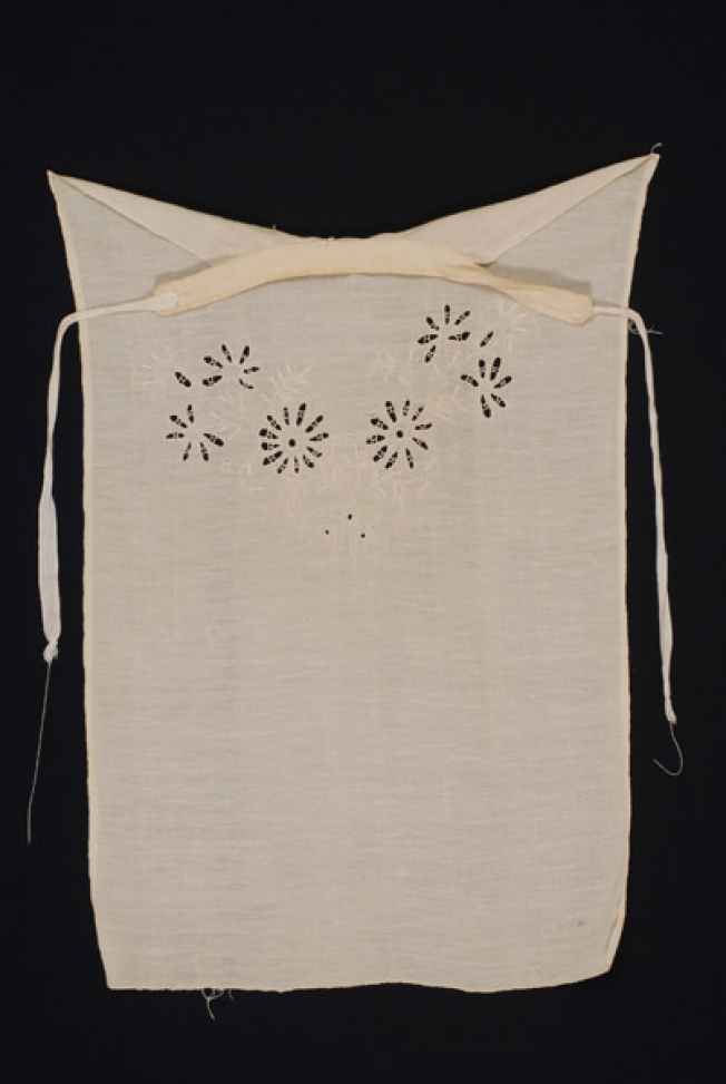 Trachilia, pectoral piece of fabric with white embroidery 
