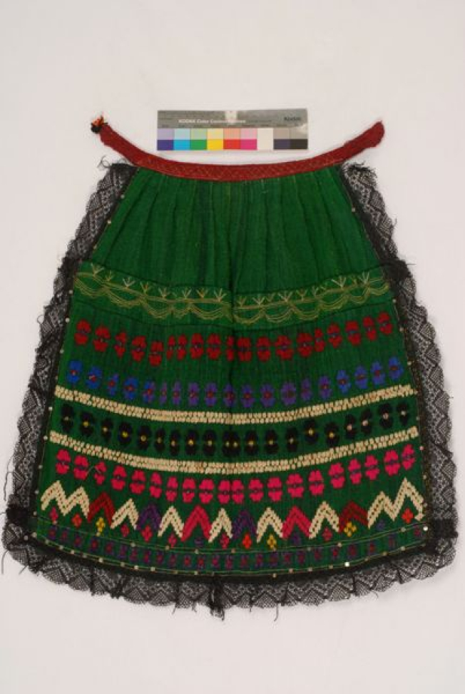Poditsa or bros'nela, everyday apron