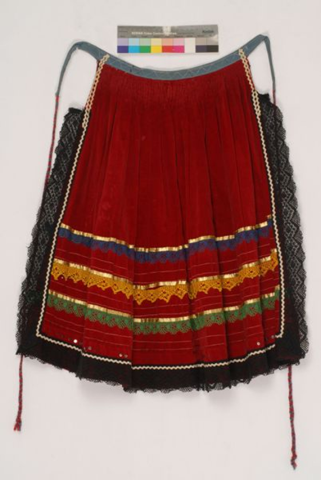 Poditsa or bros'nela, festive apron