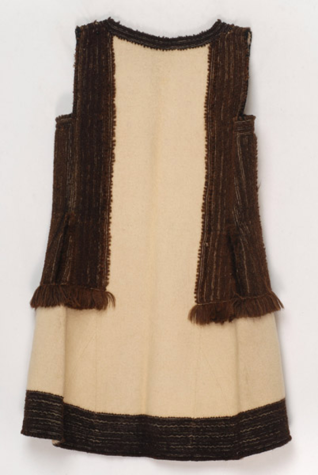 Whitish fullen wool sigouna embroidered with brown wool strimmata, back