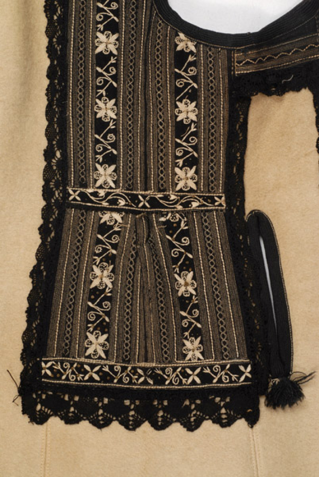 Side decoration and pocket of the sigouni