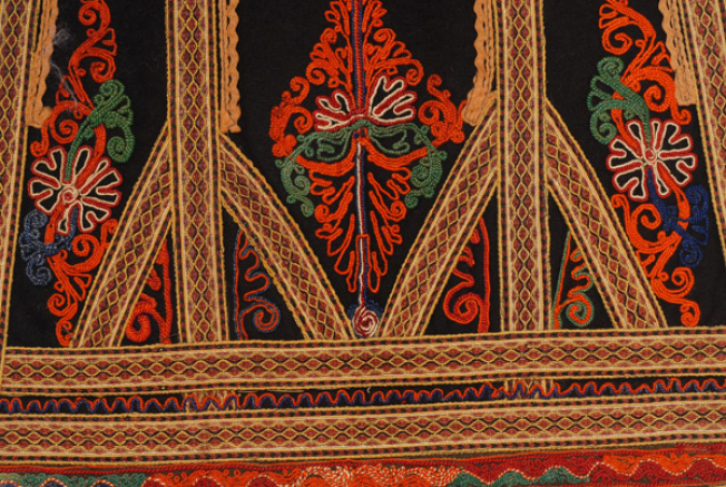 Bottom of the central apron, decoration with multicoloured stylized motifs and four rectangular triangle of applique bands 